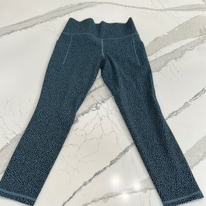 Athleta Salutation Stash II Leggings | Size S | Textured Print Yoga Pants Wm